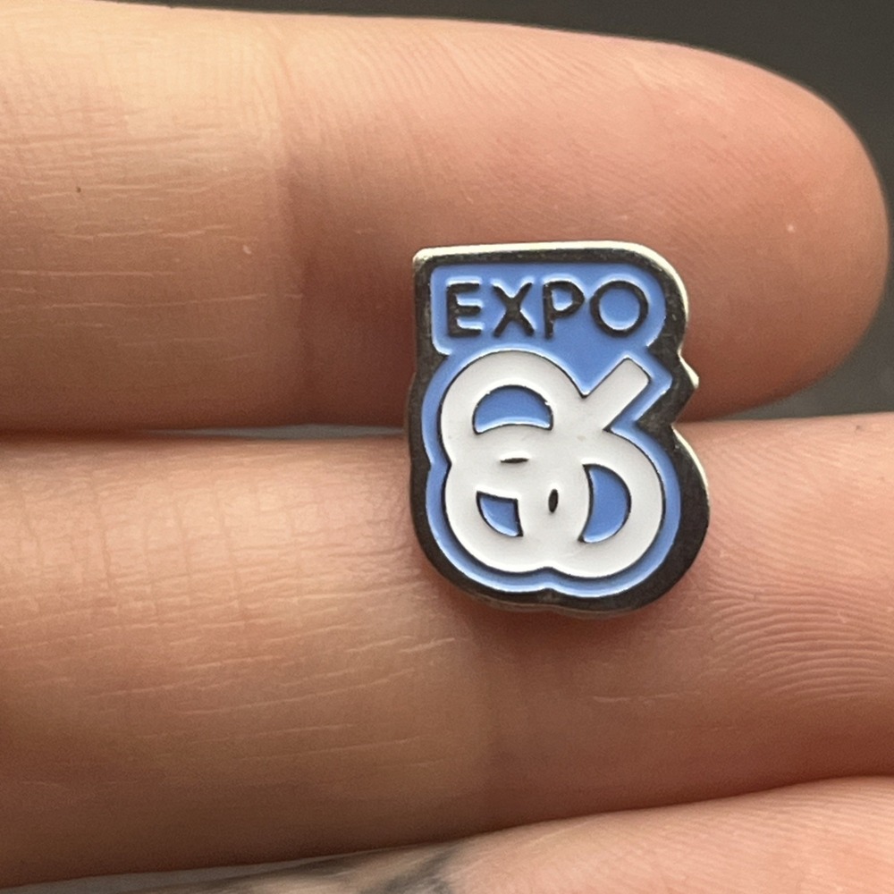 1986 Expo Vancouver Canada Lapel Hat Pin